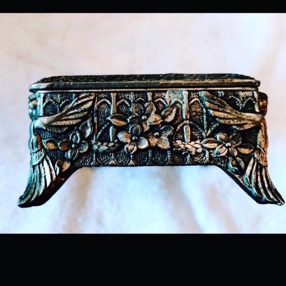 Vintage Metal Flower & Angel Embossed Footed Trinket Box. - Picture 7 of 8